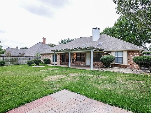 5th image of 1310 Highland Dr