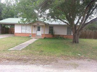 213 E Johnson St, Cuero, TX 77954