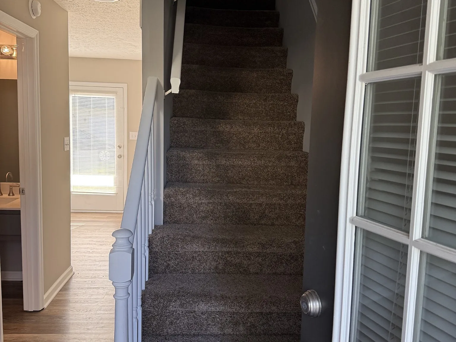 4 bed, 2.5 bath, 1073 sqft, $1,400 — Photo 3