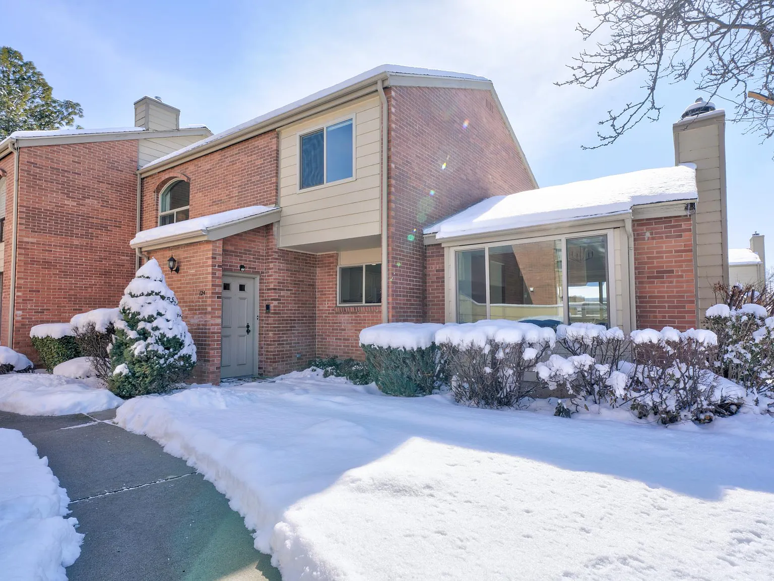 124 Parkway — Photo 1