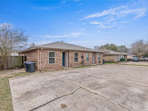 2nd image of 714 San Benito Dr