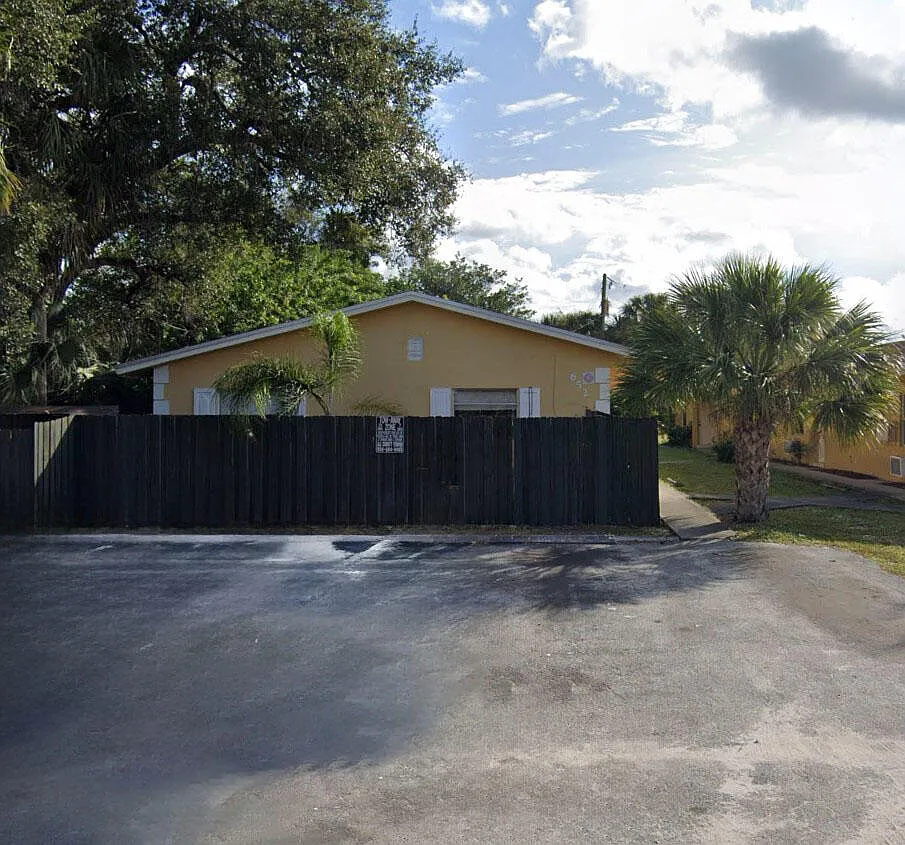 2 bed, 1.0 bath, 3047 sqft, $2,258 — Photo 1