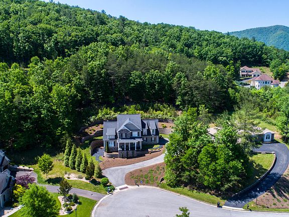 3rd image of 5917 Knightsbridge Dr
