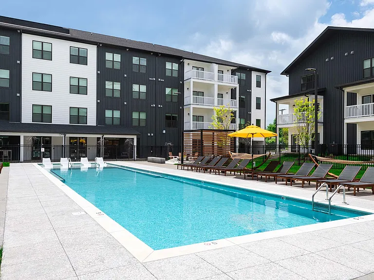 The Flats at Laurel & Pine — Photo 41