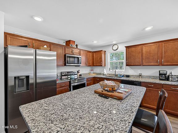 5th image of 1053 Springdale Road