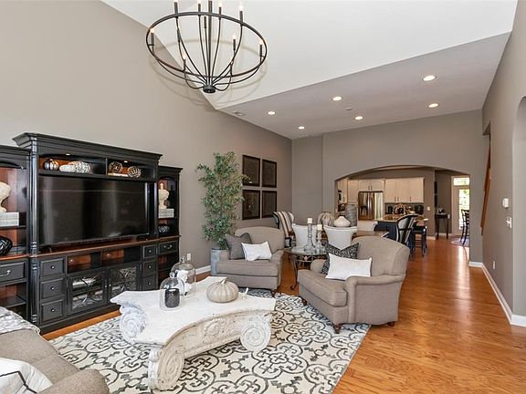 3rd image of 6683 Beekman Pl
