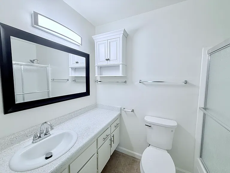 Beautiful Guest Bathroom Unit 38