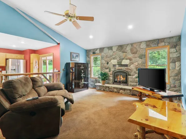 W2945 Green Isle Dr, Fort Atkinson, WI 53538