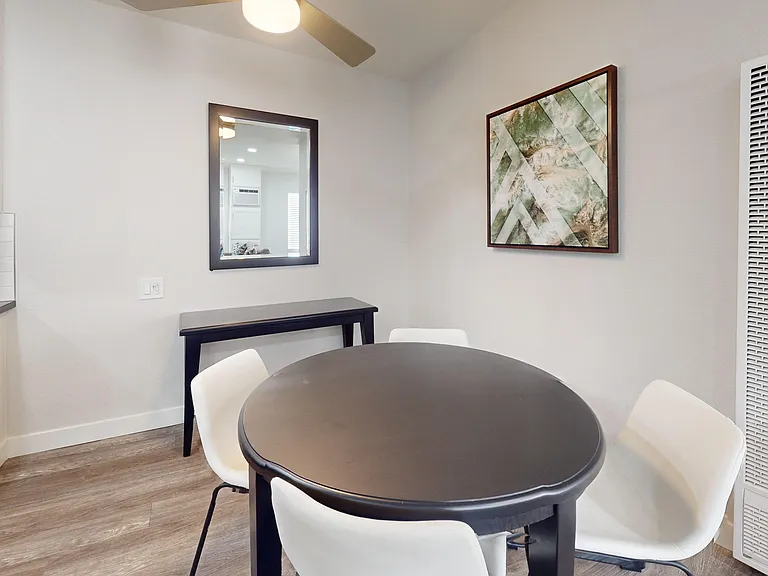 Charter Oaks Apartments — Photo 39