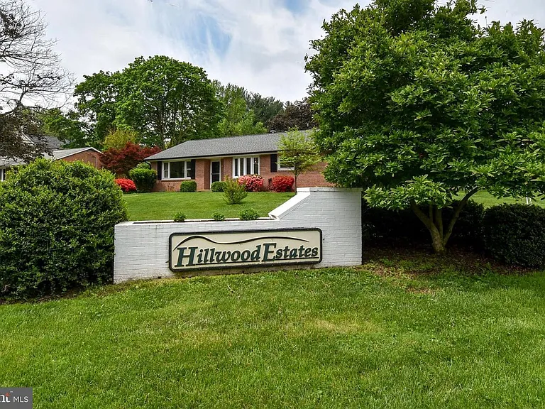 2 Cinnamon Fern Rd — Photo 35