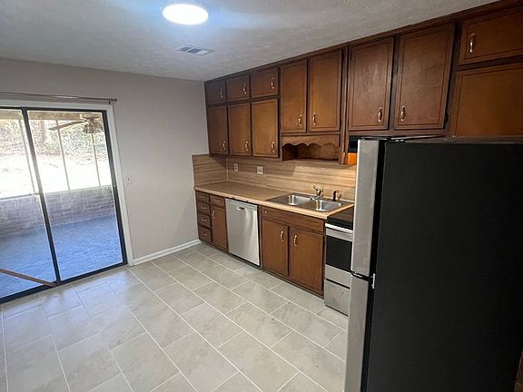 5th image of 492-494 Charleston Ln