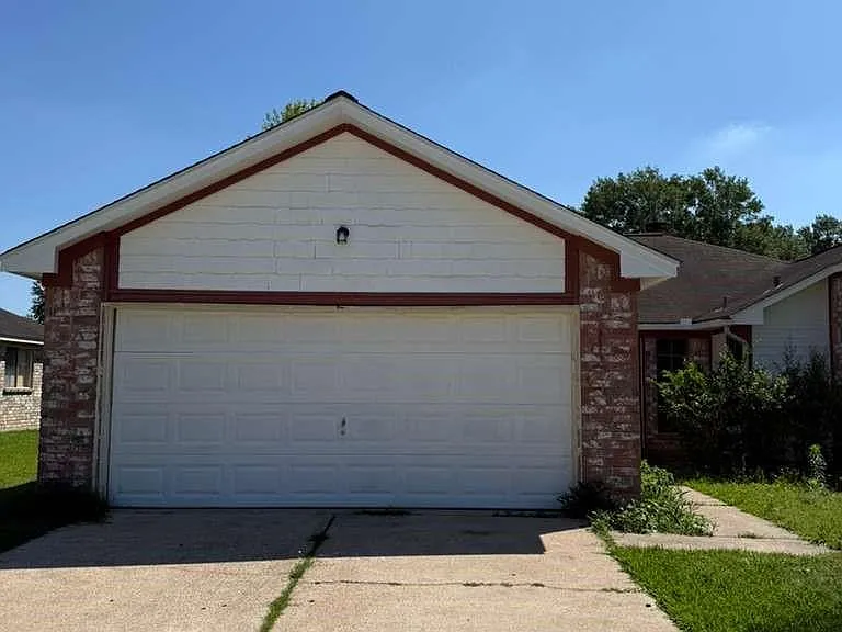 1019 Western Springs Dr — Photo 2