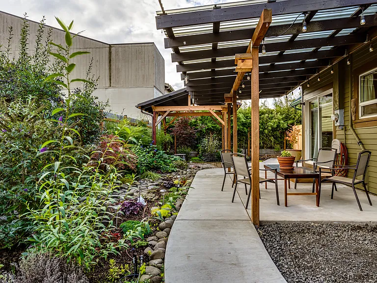 Two covered out door areas.