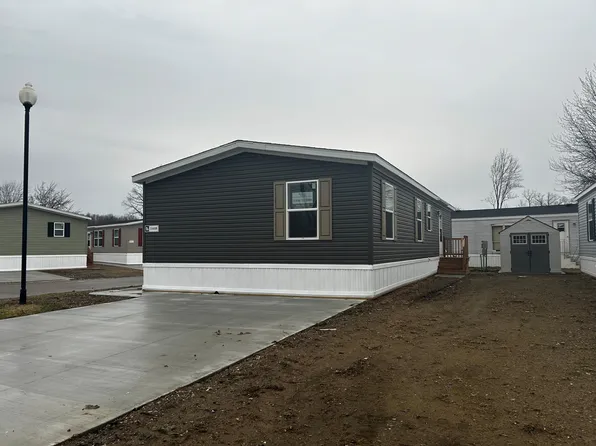 10408 Middle Ln, Casco, MI 48064