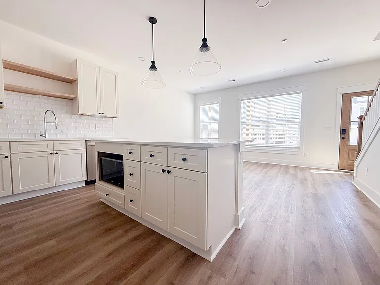 1385 Meridian St — Photo 12