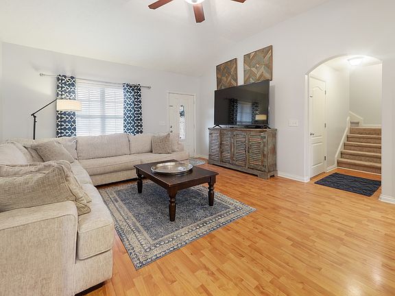 5th image of 403 Deer Trace Dr