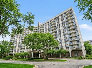 20 N Tower Rd APT 4C, Oak Brook, IL 60523