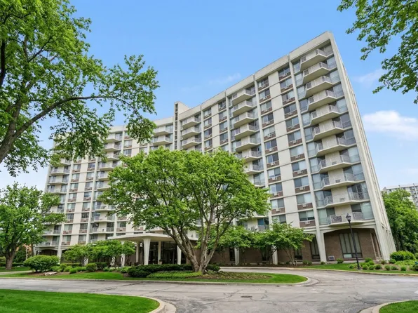 20 N Tower Rd APT 4C, Oak Brook, IL 60523