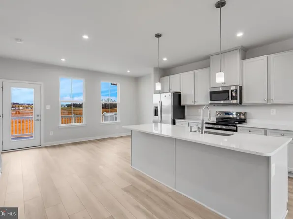 1733 Destrier St, Ranson, WV 25438