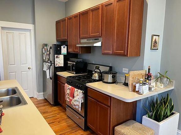 3rd image of 1426 W Superior St #1R