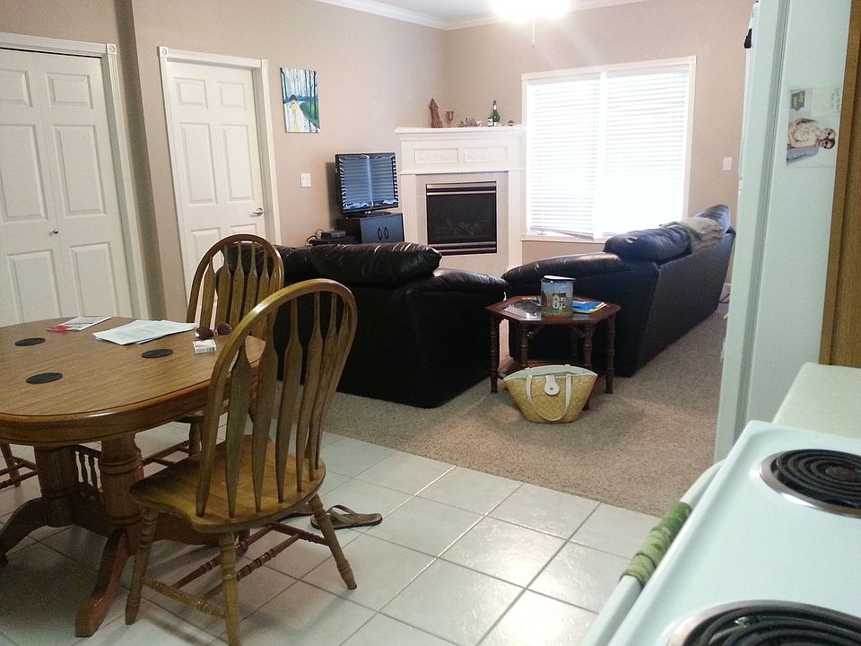 Living room area 