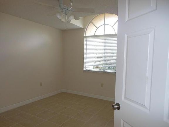 2nd image of 5202 Glenmoor Dr