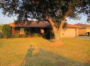 2220 Friar Tuck Ln, Groves, TX 77619