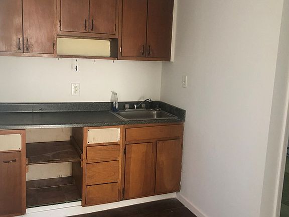 4th image of 205 Bellevue Ln