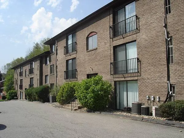 611 Brown Ave #208 — Photo 1