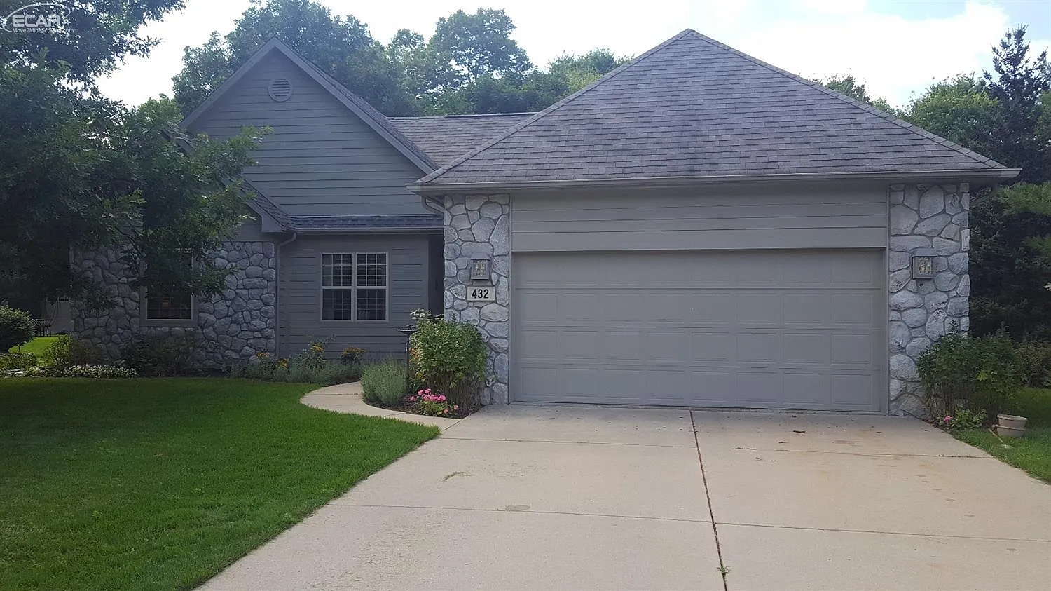 432 River Woods Dr photo 1