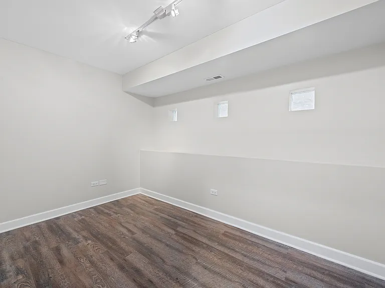 1747 N Wolcott Ave #1 — Photo 10