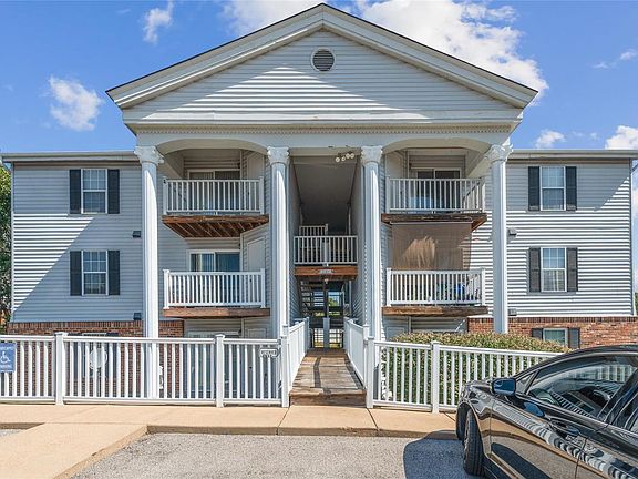 2nd image of 12401 Somerset Place Dr APT J