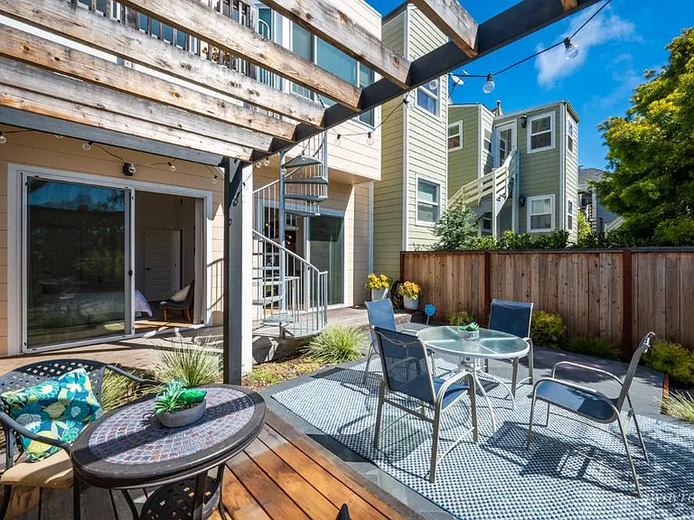 327 Arlington St — Photo 1