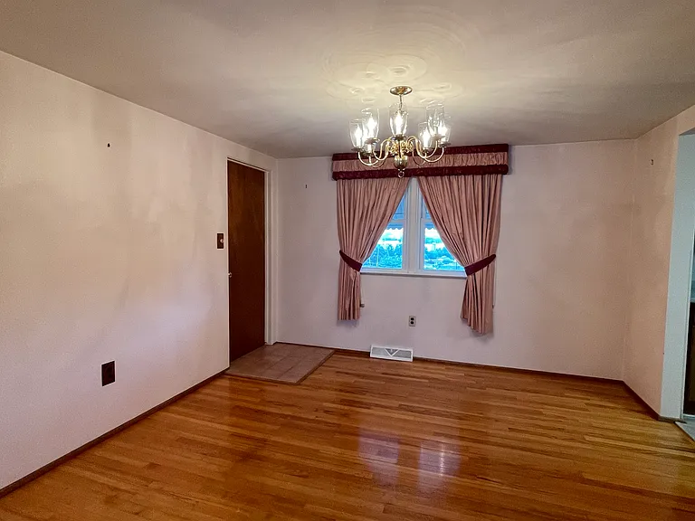 545 Skyview Dr — Photo 5