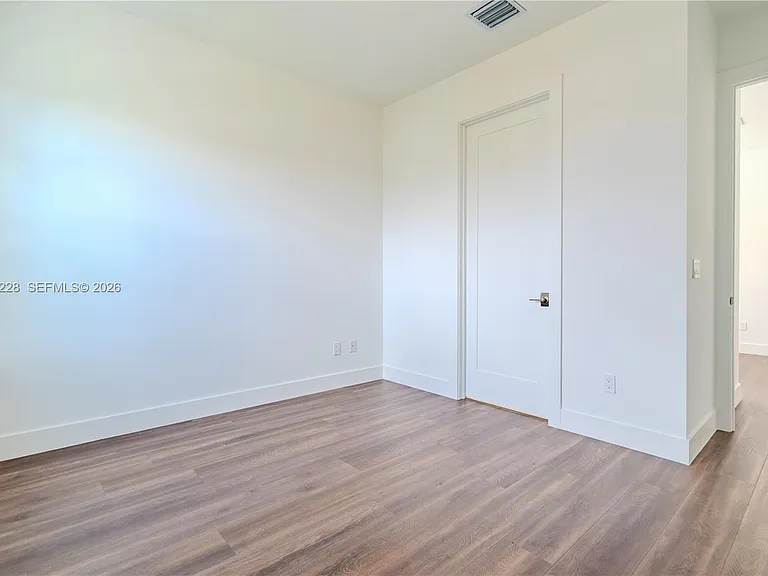 1427 SW 23rd St — Photo 47