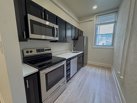 2nd image of 2113 Green St #2F