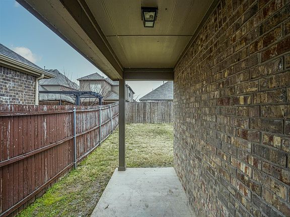 3rd image of 845 Lake Woodland Dr