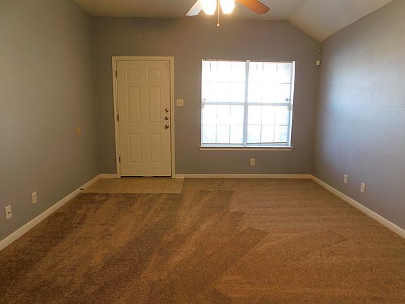 3rd image of 1304 Cinch Dr APT A