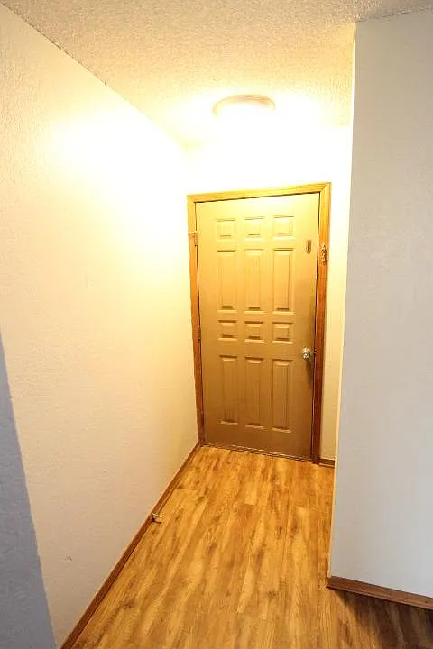 2 bed, 1000 sqft, $1,100 — Photo 2