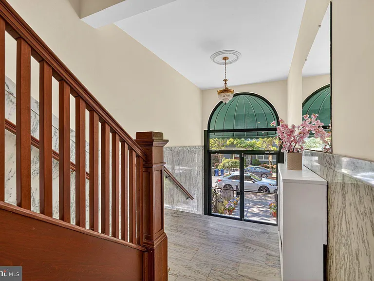 3039 Macomb St NW #16 — Photo 2