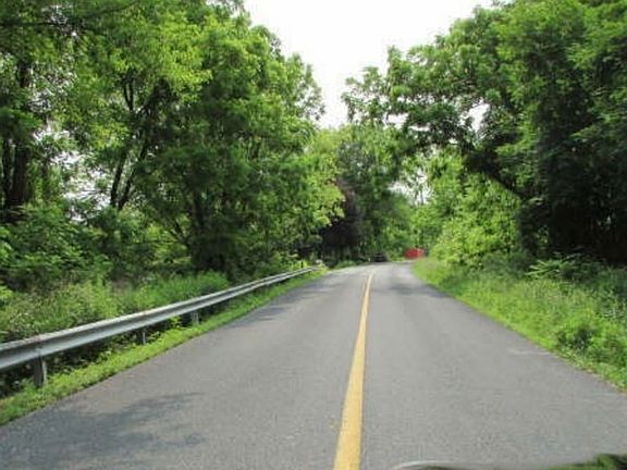Exterior Neighborhood (street photo)
