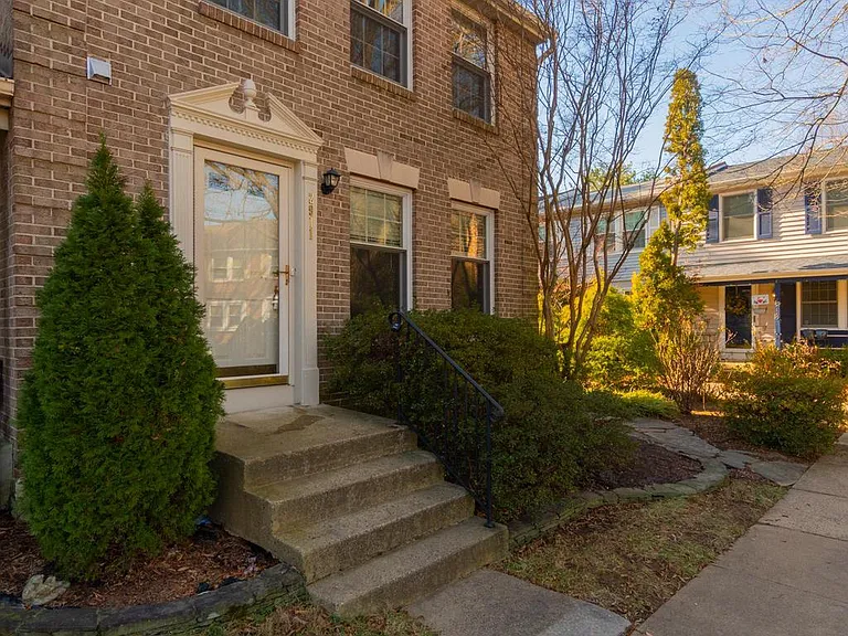 2911 Montauk Ct — Photo 2