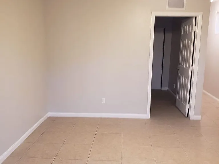 978 SW 10th Dr — Photo 35