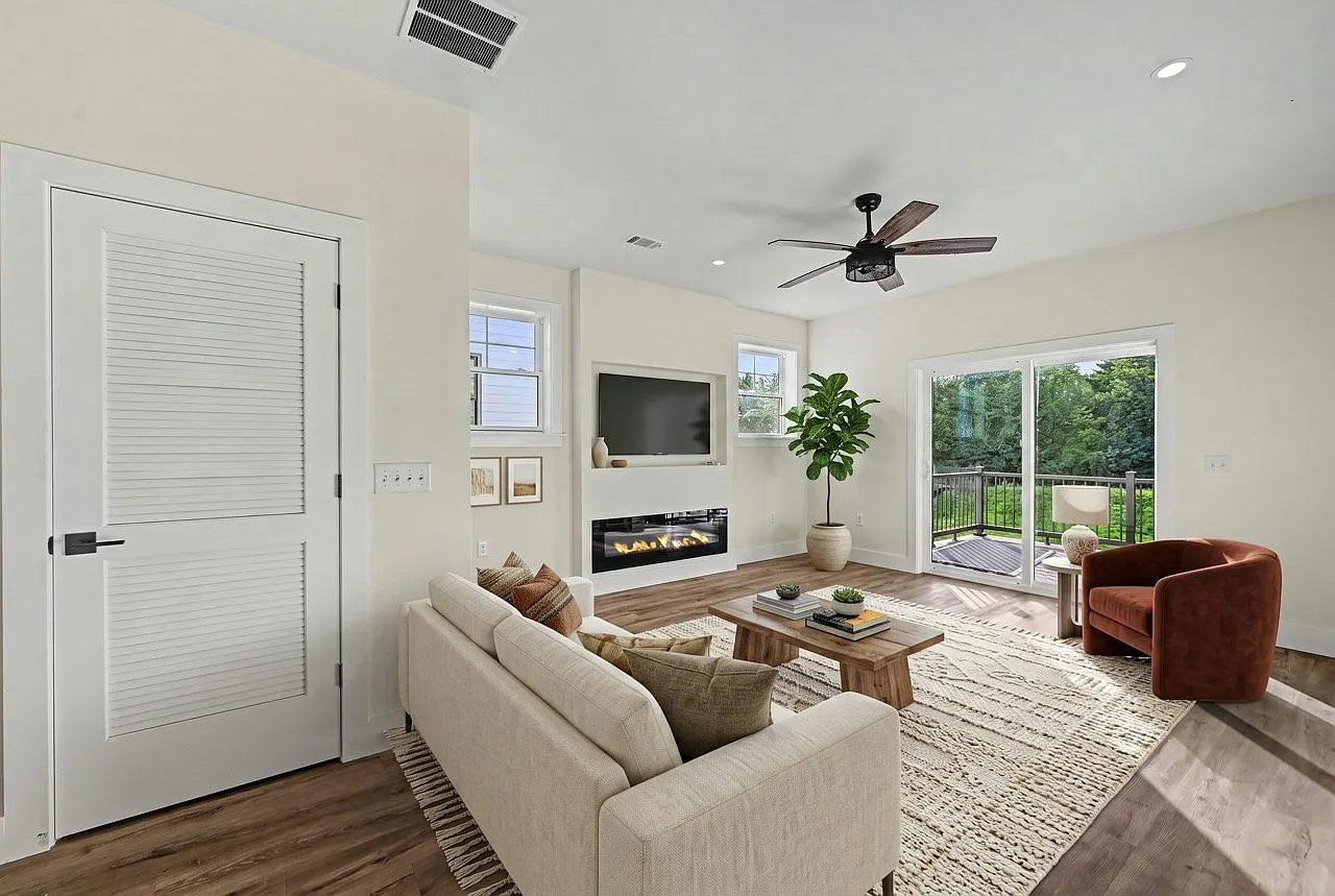 210 Hull Avenue — Photo 3