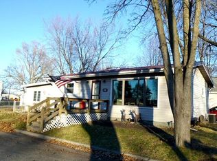 100 N Evans St, Lincoln, IL 62656