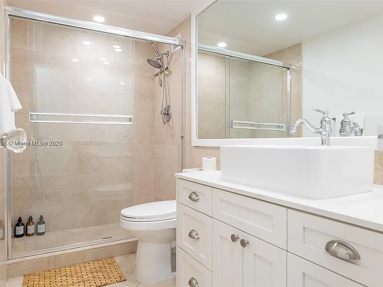 5161 Collins Ave #812 — Photo 14