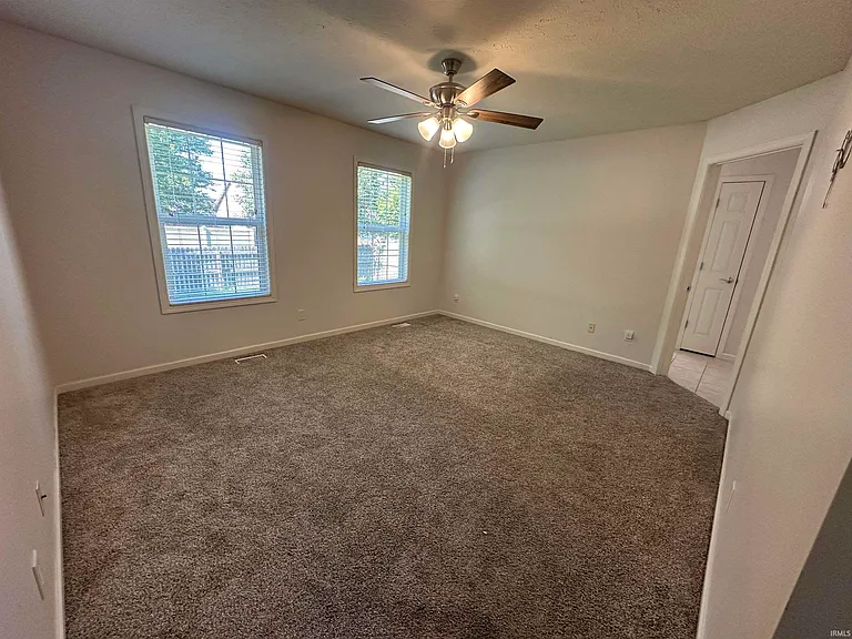 10686 Fall Creek Dr — Photo 9
