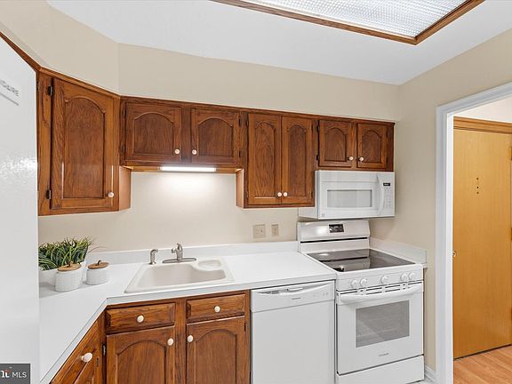 5th image of 1301 N Courthouse Rd APT 1216