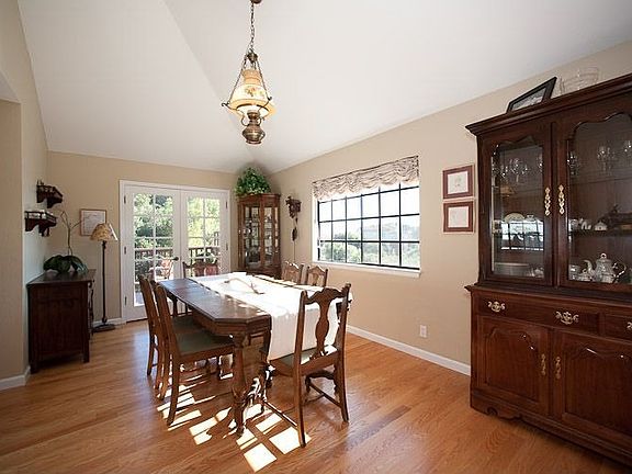 2nd image of 14 Robinhood Dr