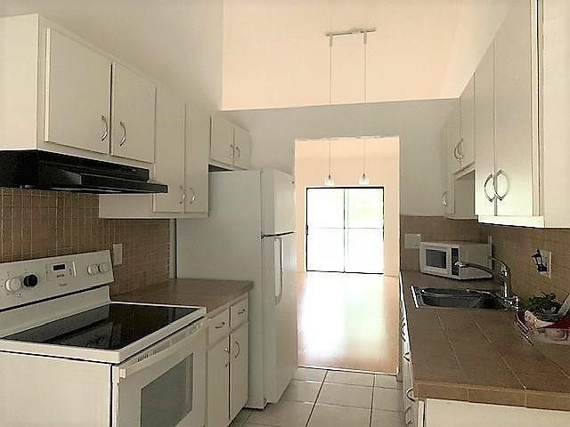 1st image of 9892 Nob Hill Ct #9892